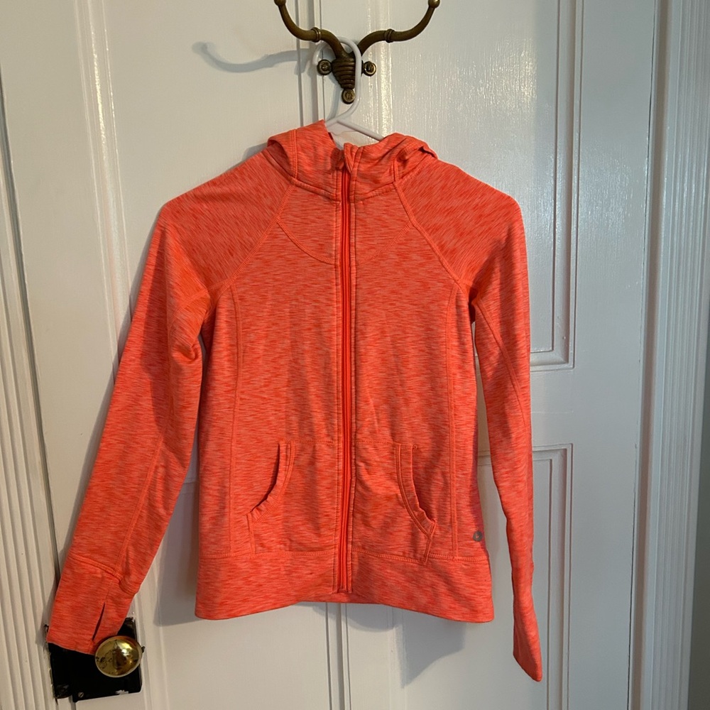 This is a 90 degrees zip up. It is a size large in kids.